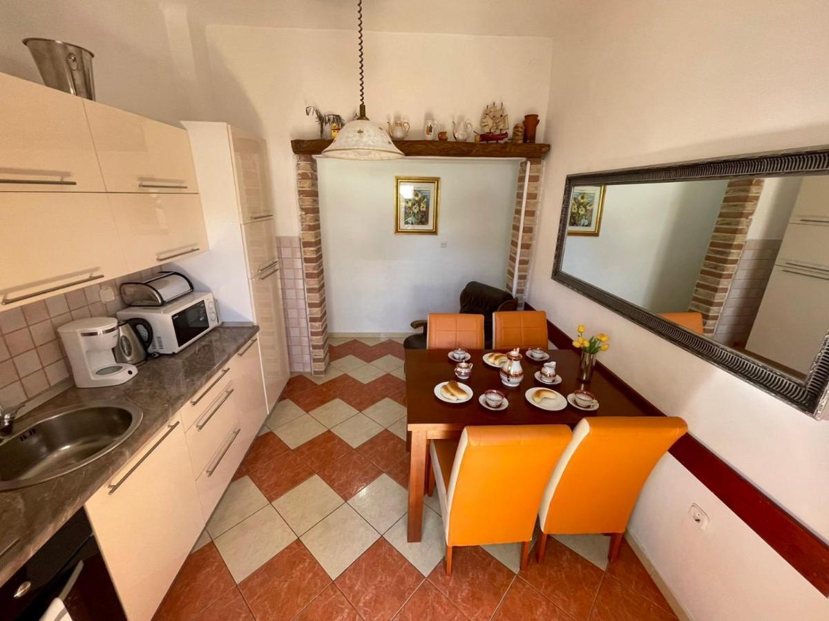 Apartments Villa Herak ポレッチ エクステリア 写真