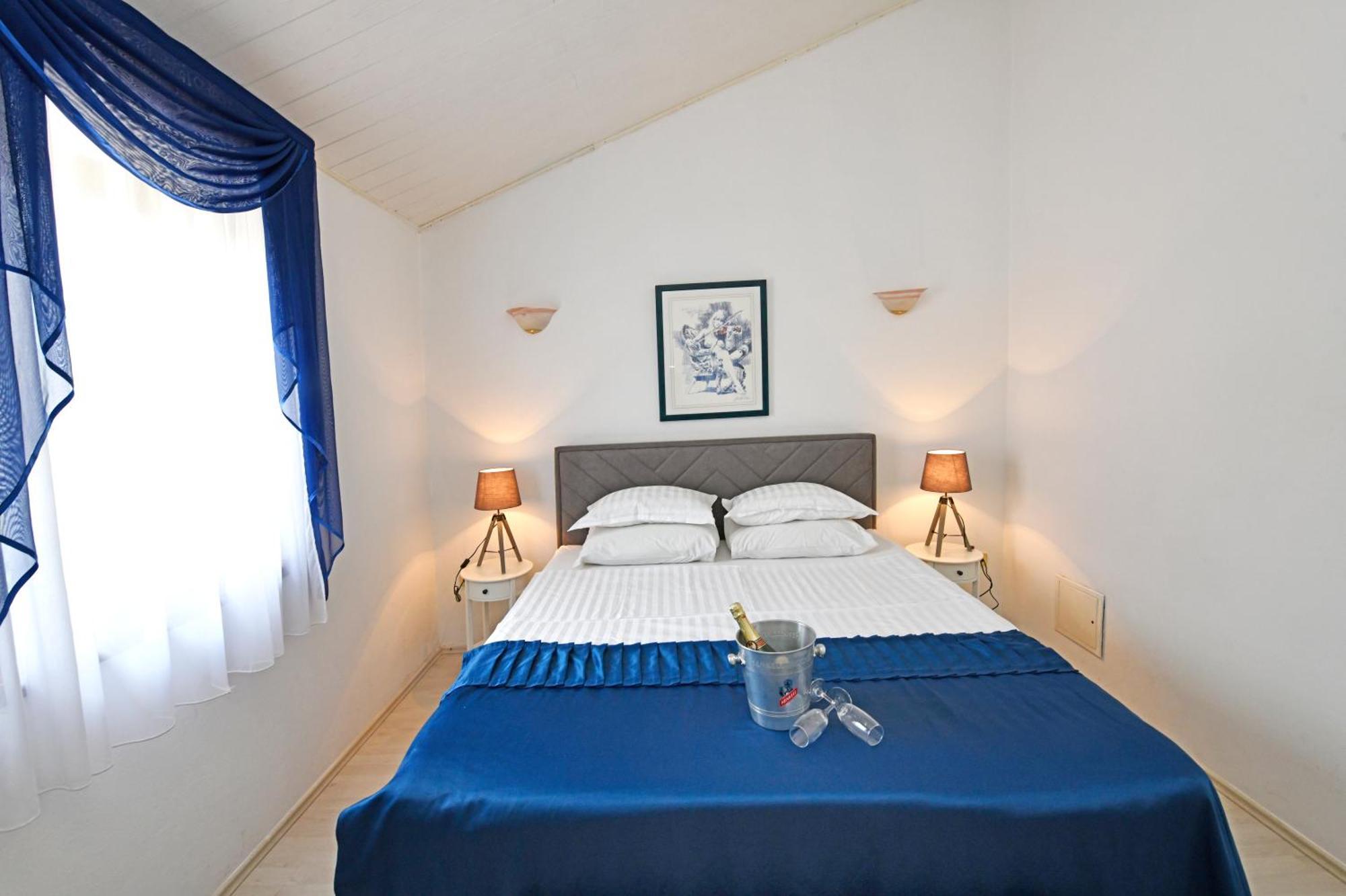 Apartments Villa Herak ポレッチ エクステリア 写真