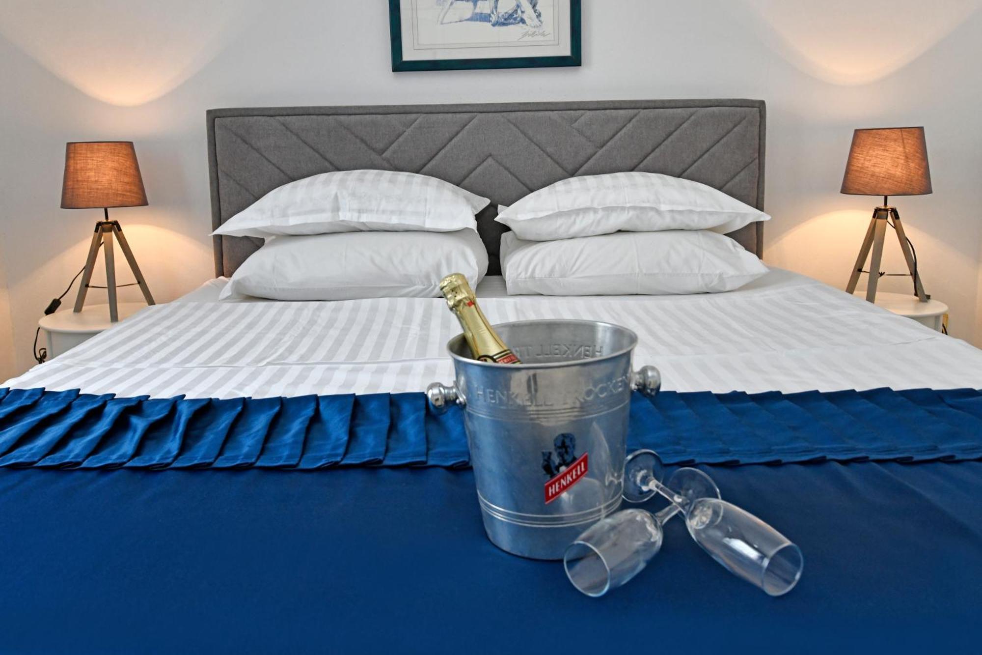 Apartments Villa Herak ポレッチ エクステリア 写真