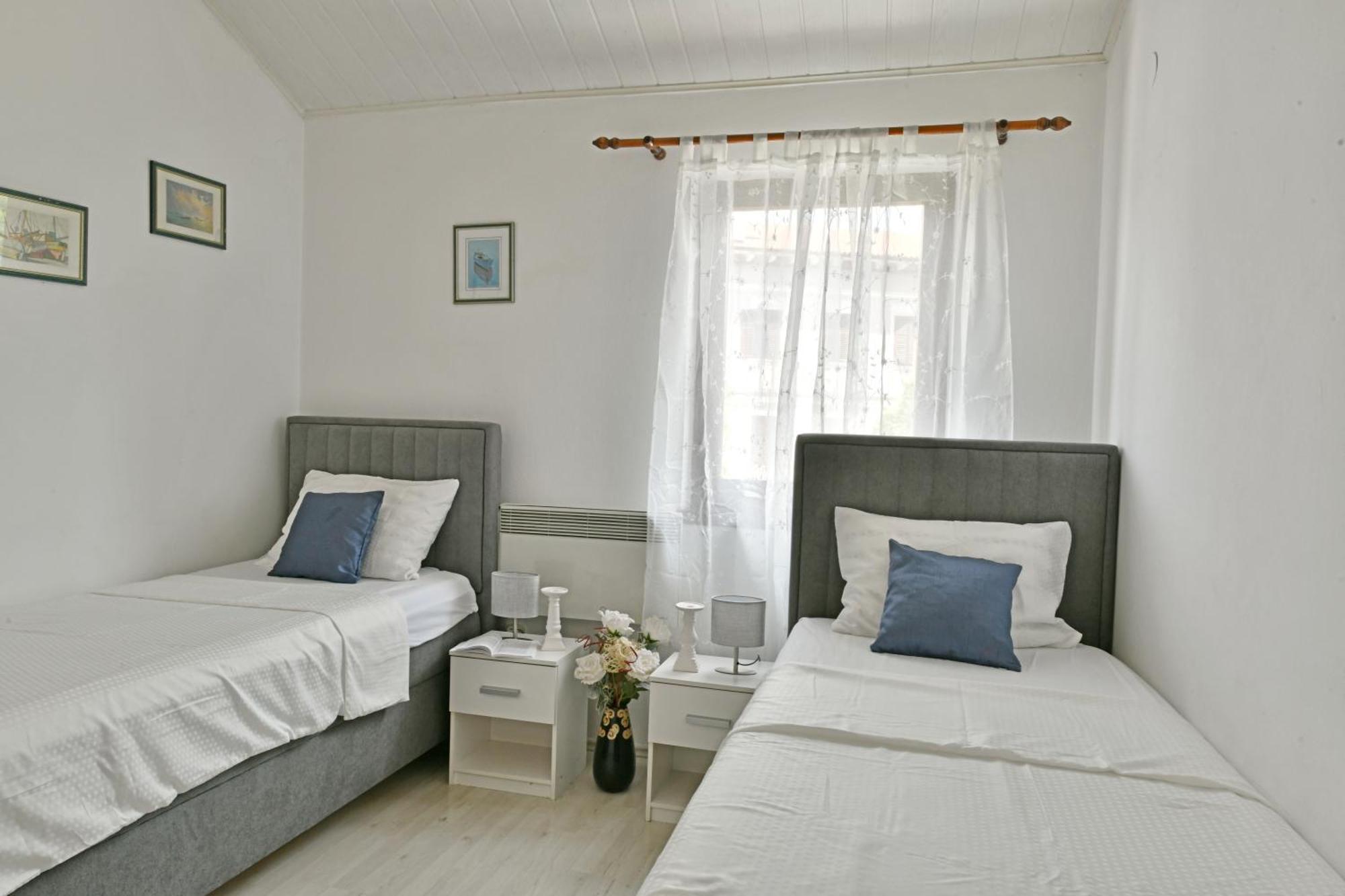 Apartments Villa Herak ポレッチ エクステリア 写真