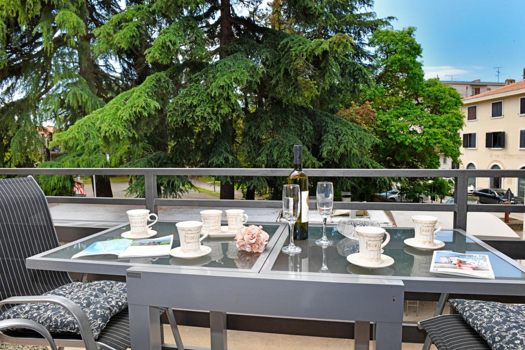 Apartments Villa Herak ポレッチ エクステリア 写真