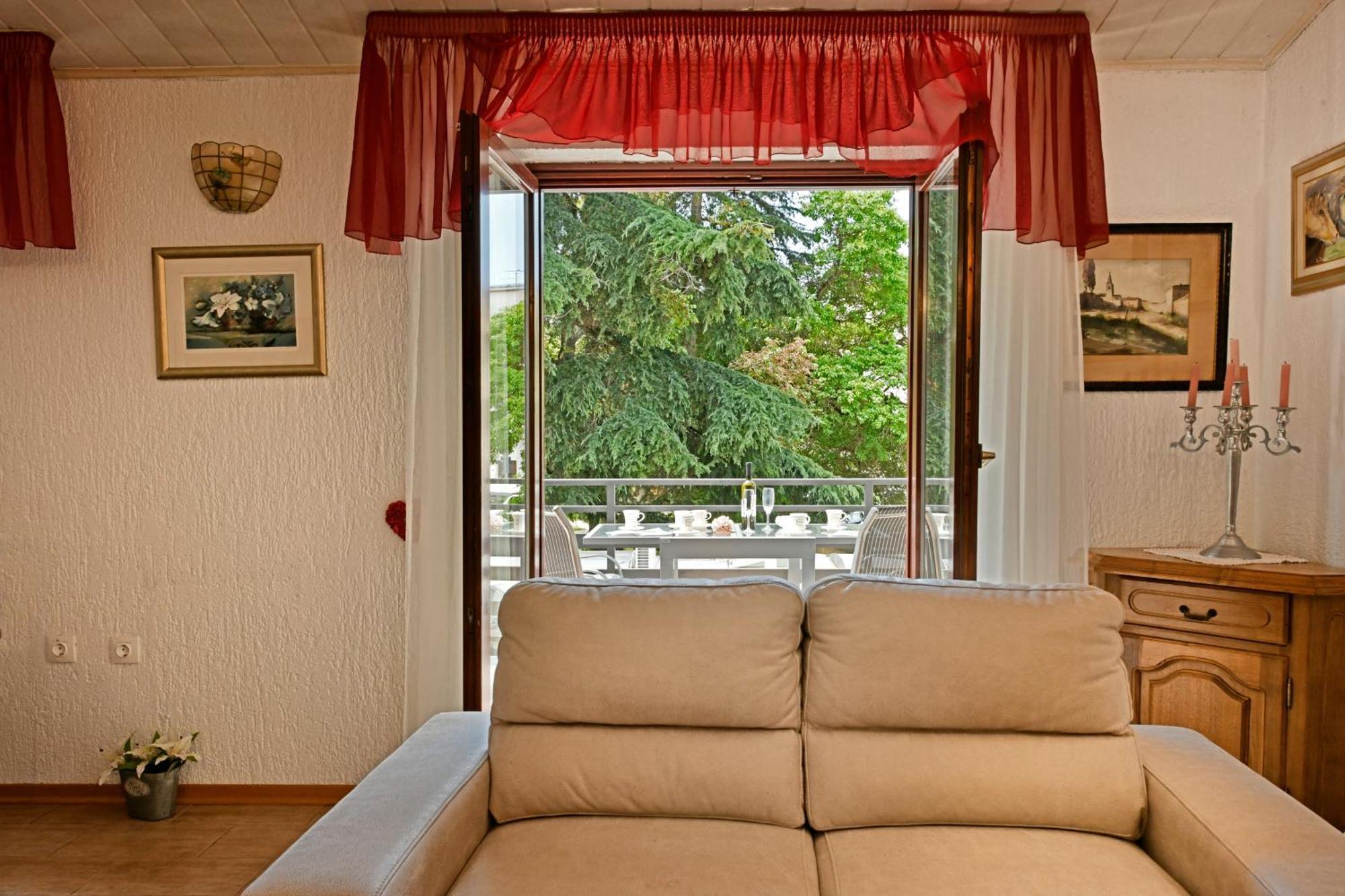 Apartments Villa Herak ポレッチ エクステリア 写真
